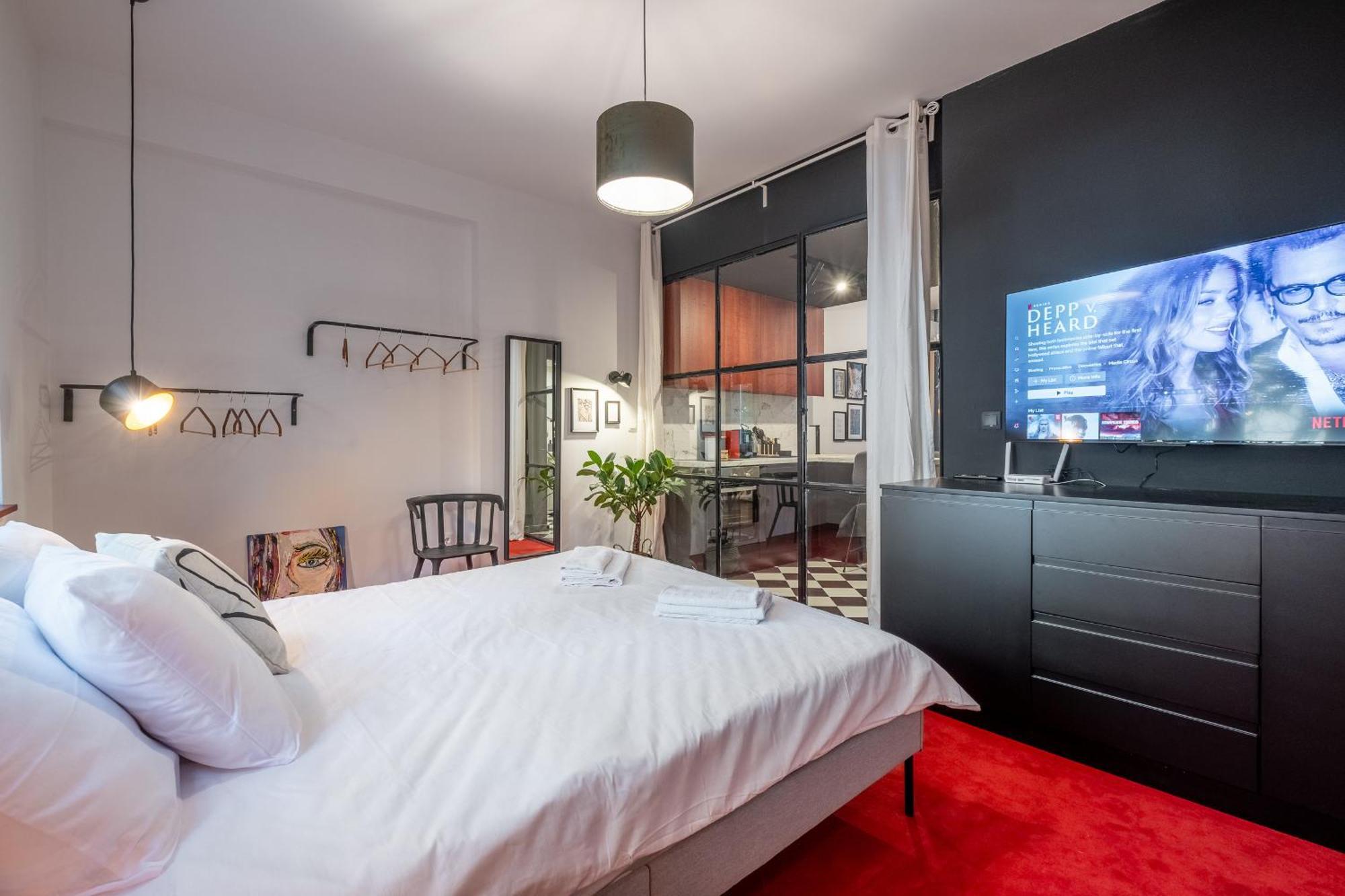 Central Art-Inspired Flat With Private Garage Sofia Exterior photo